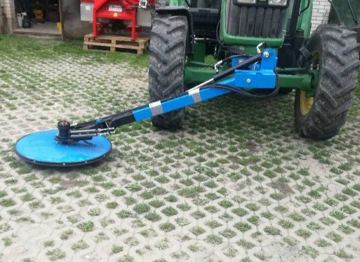 Wykaszarka hydrauliczna Radrol zamontowana na ciągniku