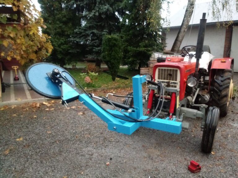 Wykaszarka hydrauliczna Radrol w pracy